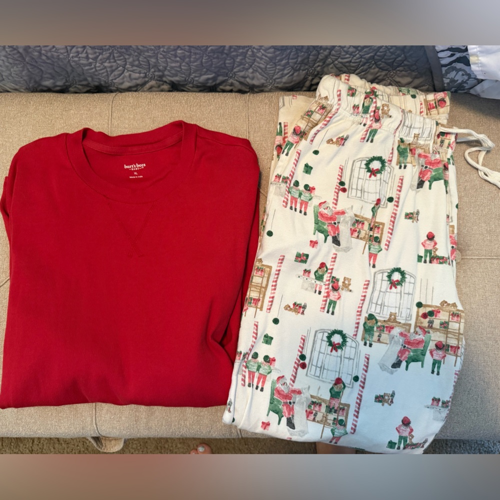 Burt’s Bees Baby Pajamas - Santa’s Workshop XL (men’s)